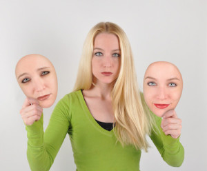 Дети распознают эмоции людей, обращая внимание на глаза и рот